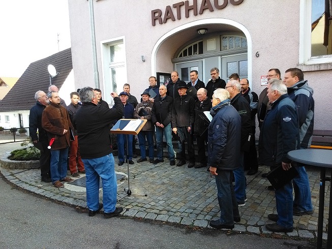 Männerchor beim Vorweihnachtsmarkt